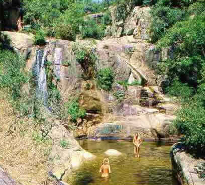 La cascade et bassins naturels à U Furu